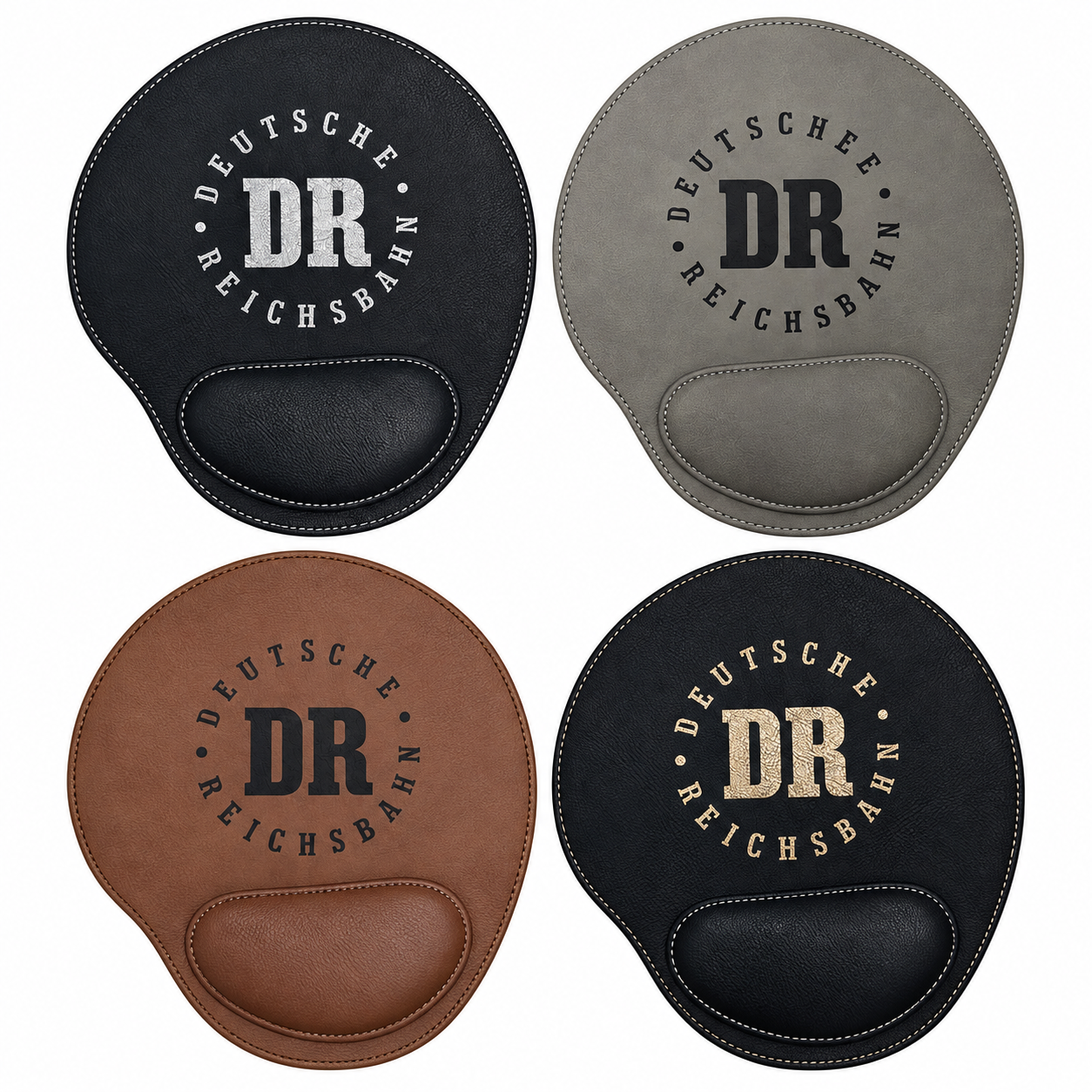 Vier Mousepads in Lederoptik mit DR-Logo in Braun-Schwarz, Grau-Schwarz, Schwarz-Silber und Schwarz-Gold