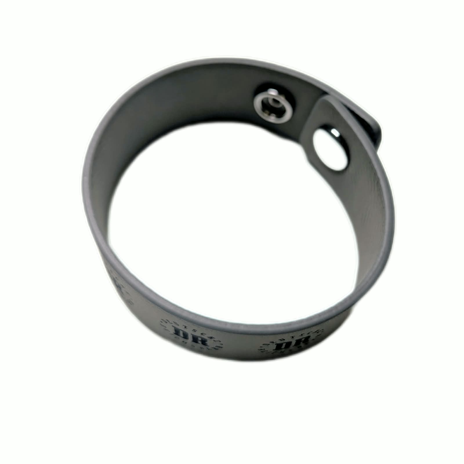 Graues Armband in Lederoptik mit DR-Logo der Deutschen Reichsbahn