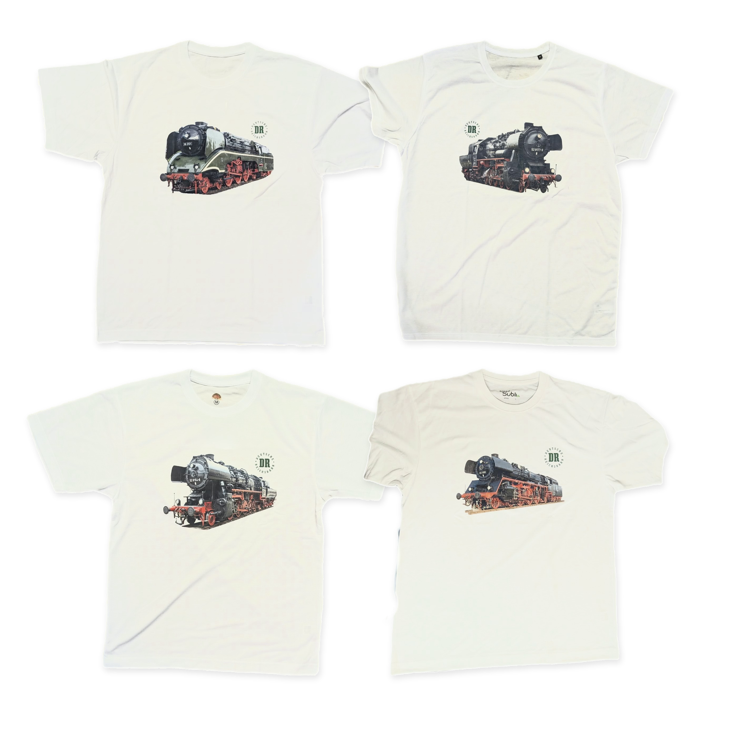 Vier weiße T-Shirts mit verschiedenen Dampflokomotivmotiven