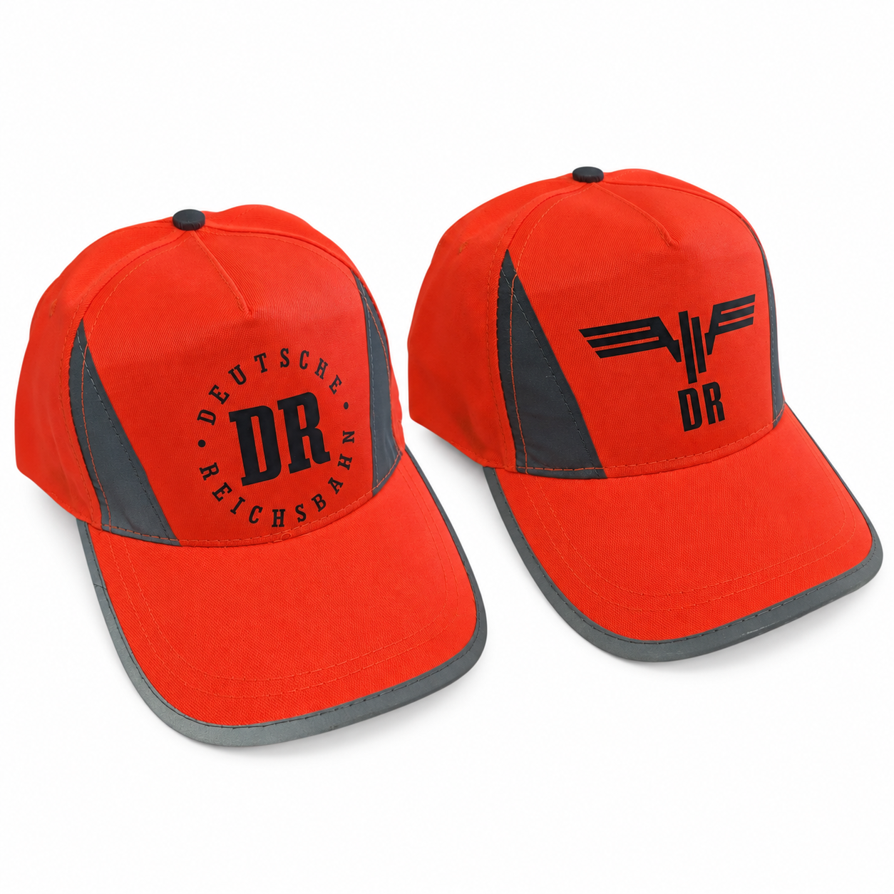Leuchtorange Warnschutzkappen mit DR-Logo und Flügelradmotiv sowie reflektierenden Streifen